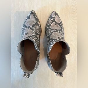 Universal Threads bootys